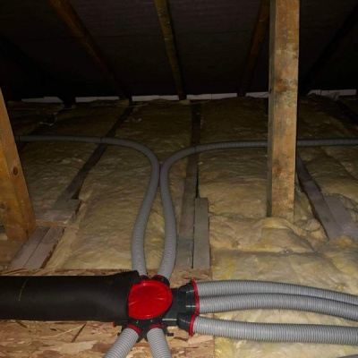 Szellőzés csövezés padlástérben